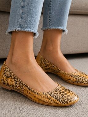 Tory Burch Eddie Ballet Flat In Python Size 8.5.